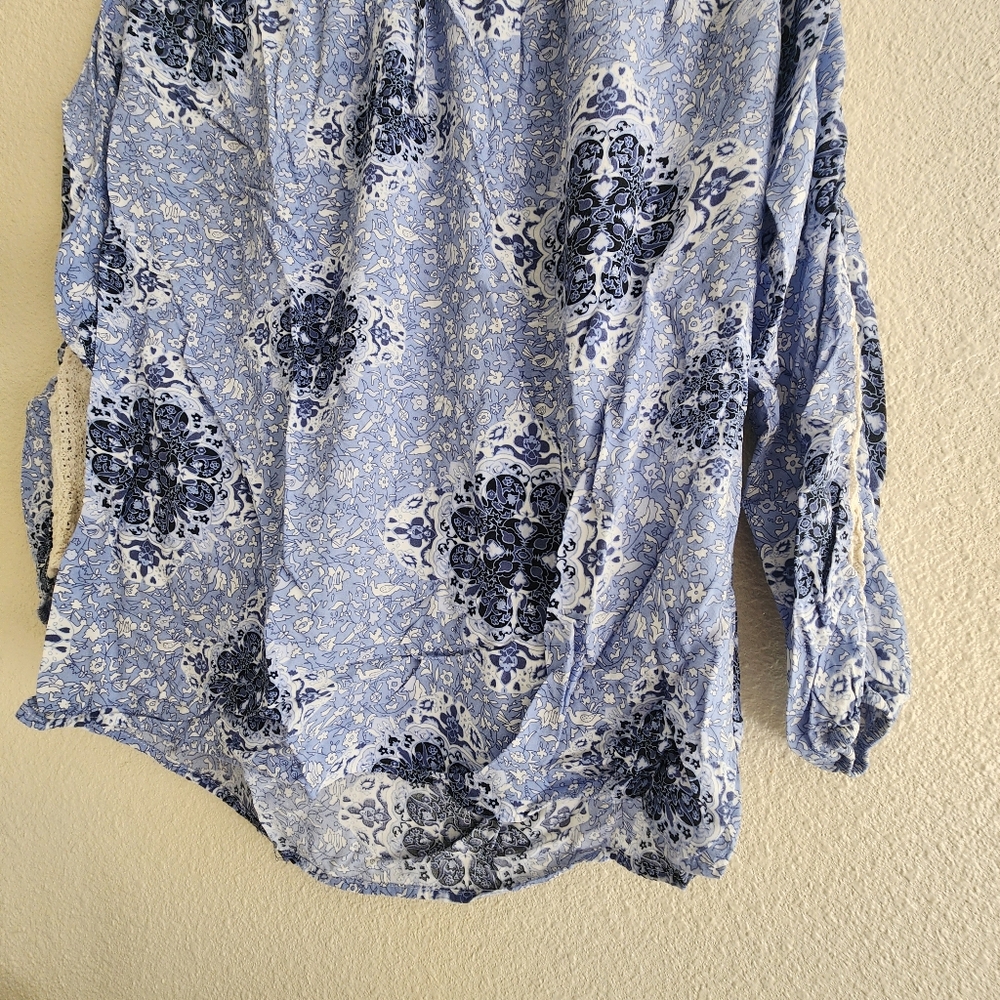 Chelsea & Theodore Embroidered Round Neck Top MEDIUM - Picture 7 of 8